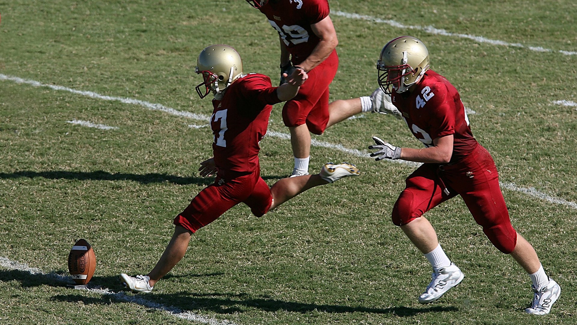 网球公开赛冠军争夺战激烈，著名网球公开赛